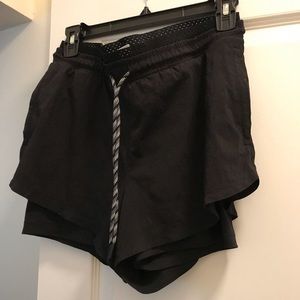 Athlete 2 in 1 Crest Shorts